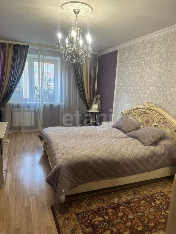 4-комн квартира Депутатская, 80/1