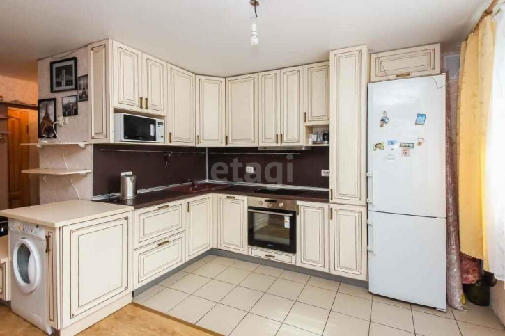 3-комн квартира Республики, 164