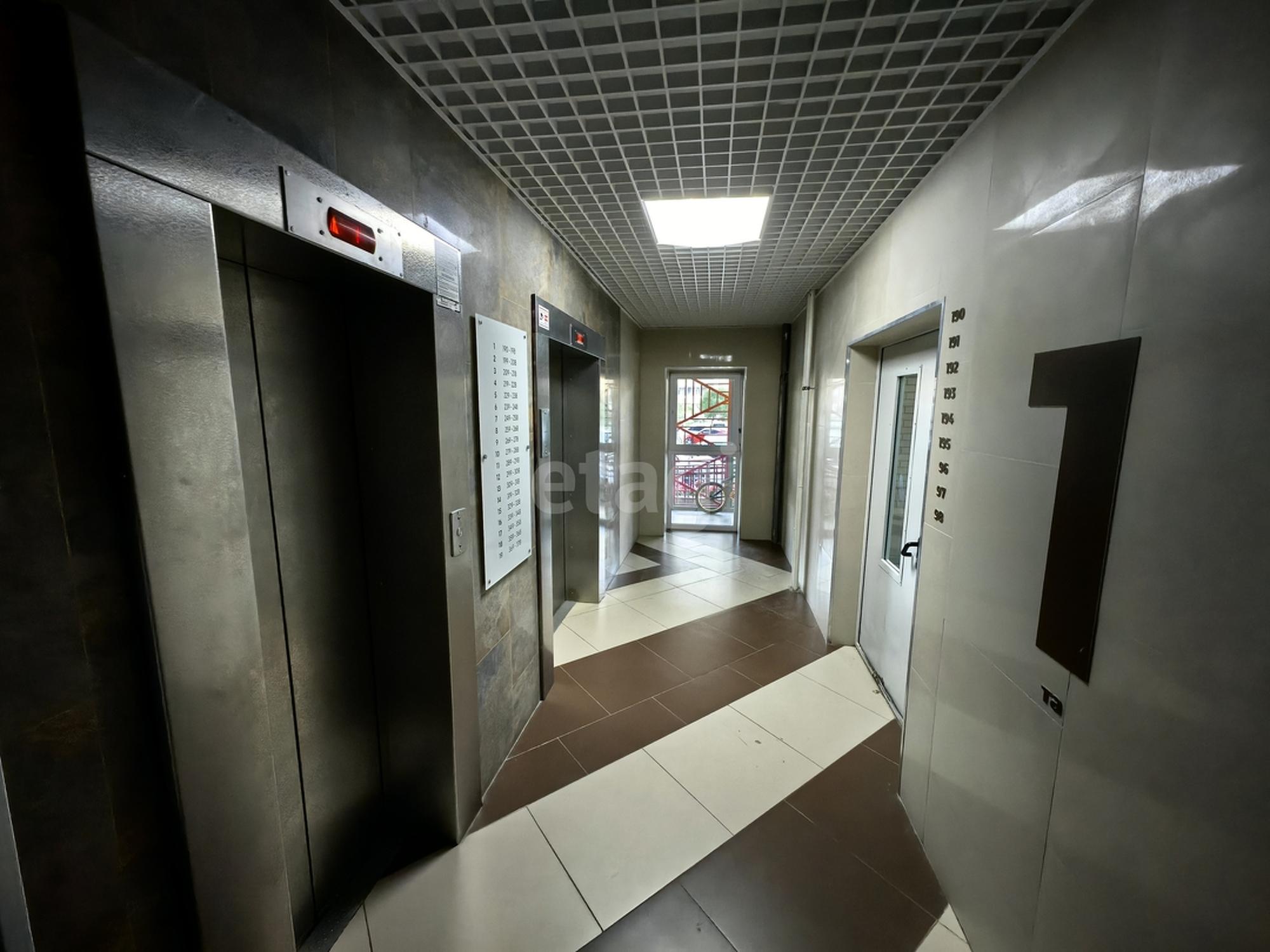 Купить складское помещение за 270 000 рублей на Дмитрия Менделеева 2