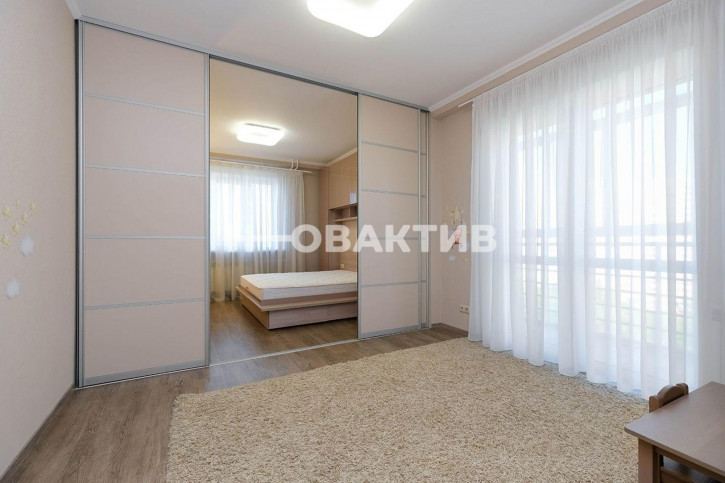 2-комн квартира улица Семьи Шамшиных, 24