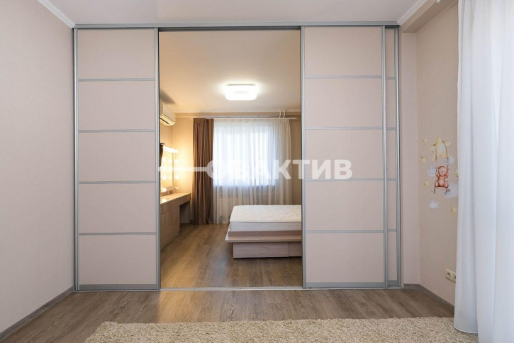 2-комн квартира улица Семьи Шамшиных, 24