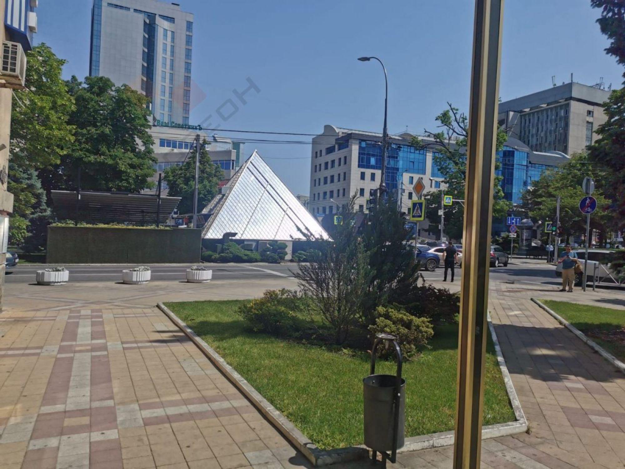 Купить офис, помещение под офис за 36 400 000 рублей на Красная ул, 111