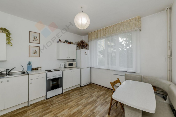 2-комн квартира 9-я Тихая ул, 5