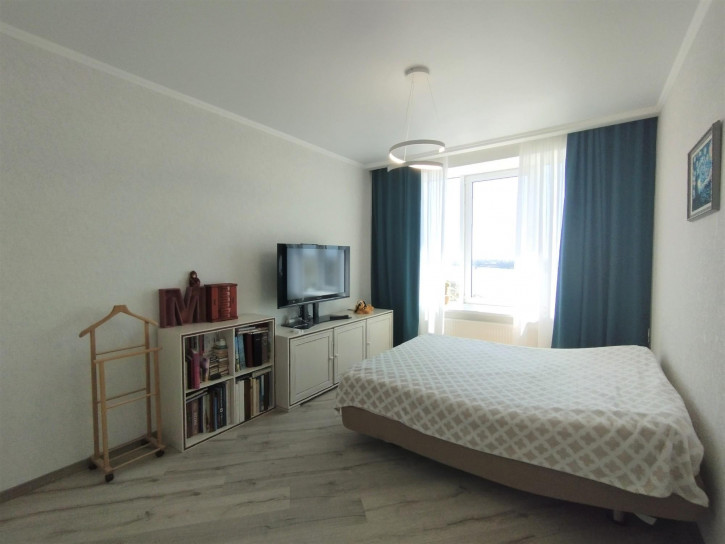 3-комн квартира г. Астрахань, Кировский район, ул. Бабефа д. 6В корп.3