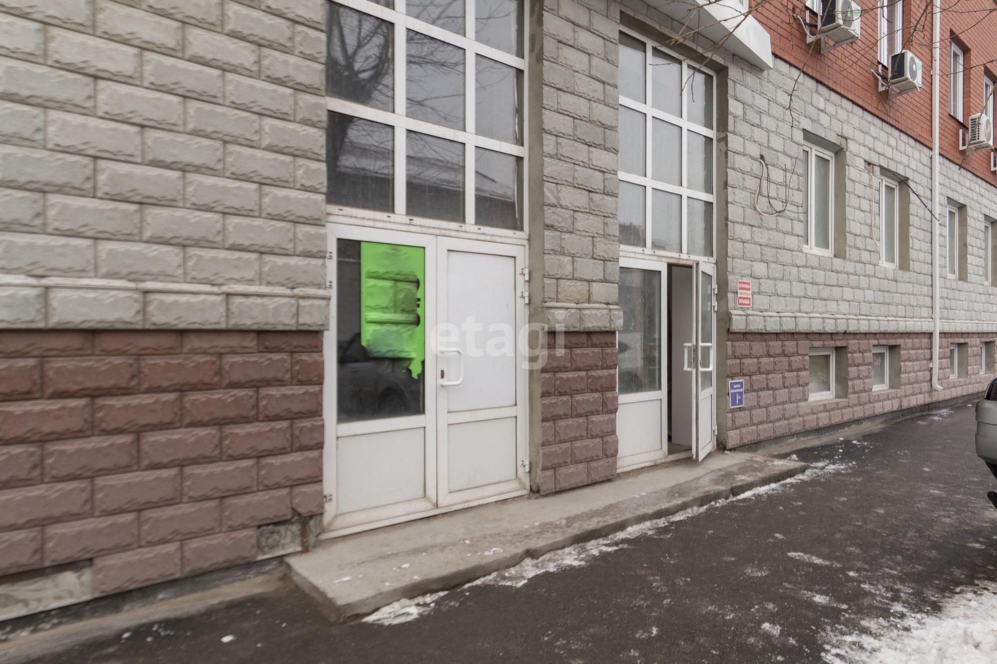 Сдать торговое помещение за 187 000 рублей на Короленко 12