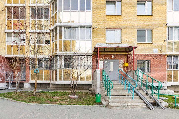 4-комн квартира Расточная, 24