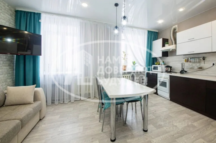 3-комн квартира улица Менжинского, 53А