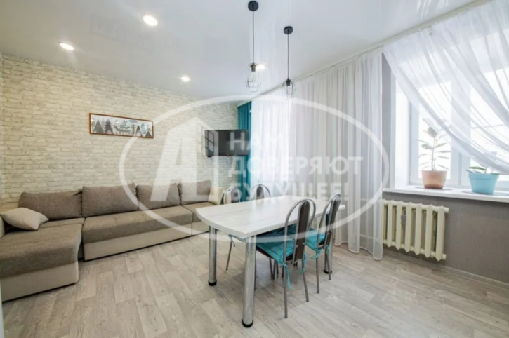 3-комн квартира улица Менжинского, 53А