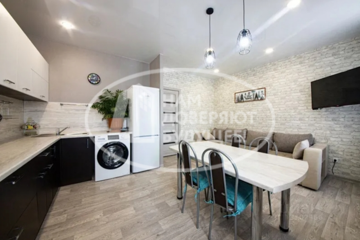 3-комн квартира улица Менжинского, 53А