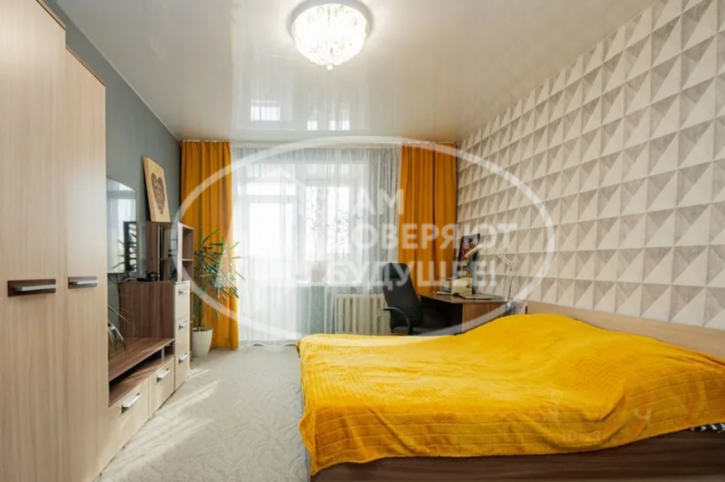 3-комн квартира улица Менжинского, 53А
