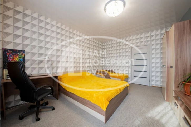 3-комн квартира улица Менжинского, 53А