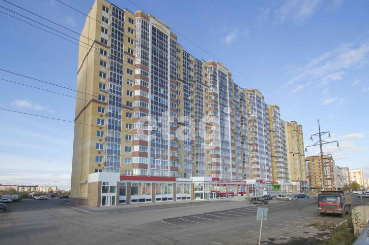 3-комн квартира Мельникайте, 138а