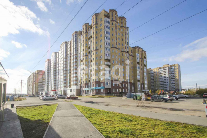 3-комн квартира Мельникайте, 138а