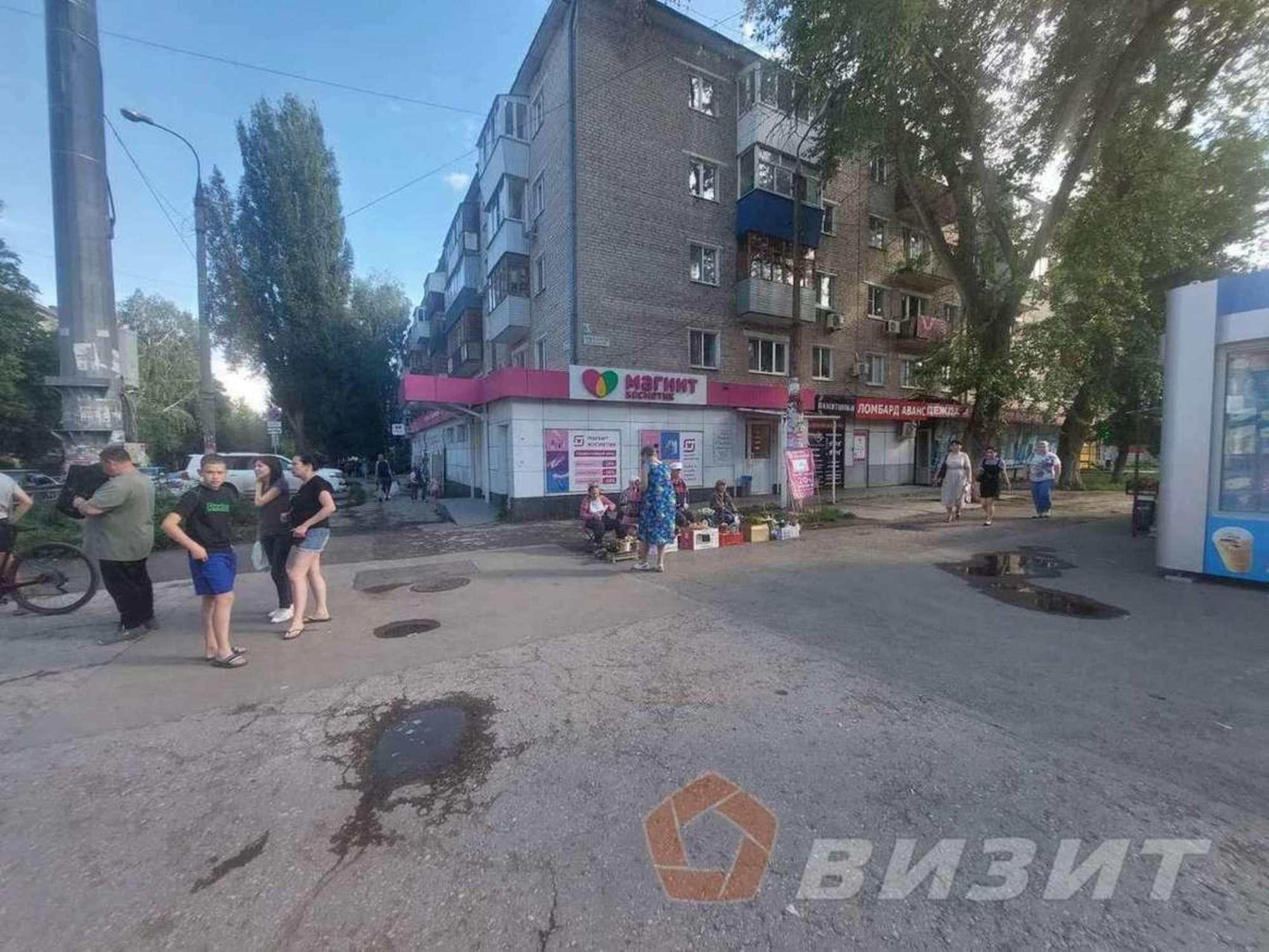 Сдать торговое помещение за 60 000 рублей на Металлургов проспект, 61