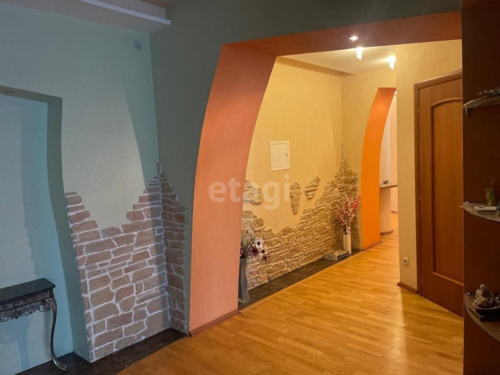 5-комн квартира Авиационная, 57