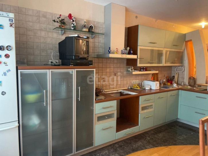 5-комн квартира Авиационная, 57