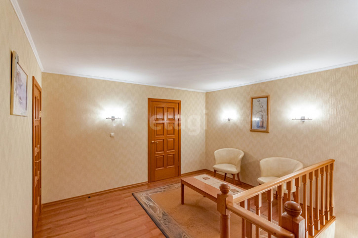 4-комн квартира улица Возрождения, 24  к