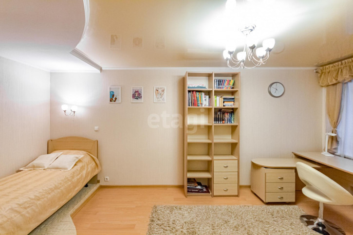 4-комн квартира улица Возрождения, 24  к