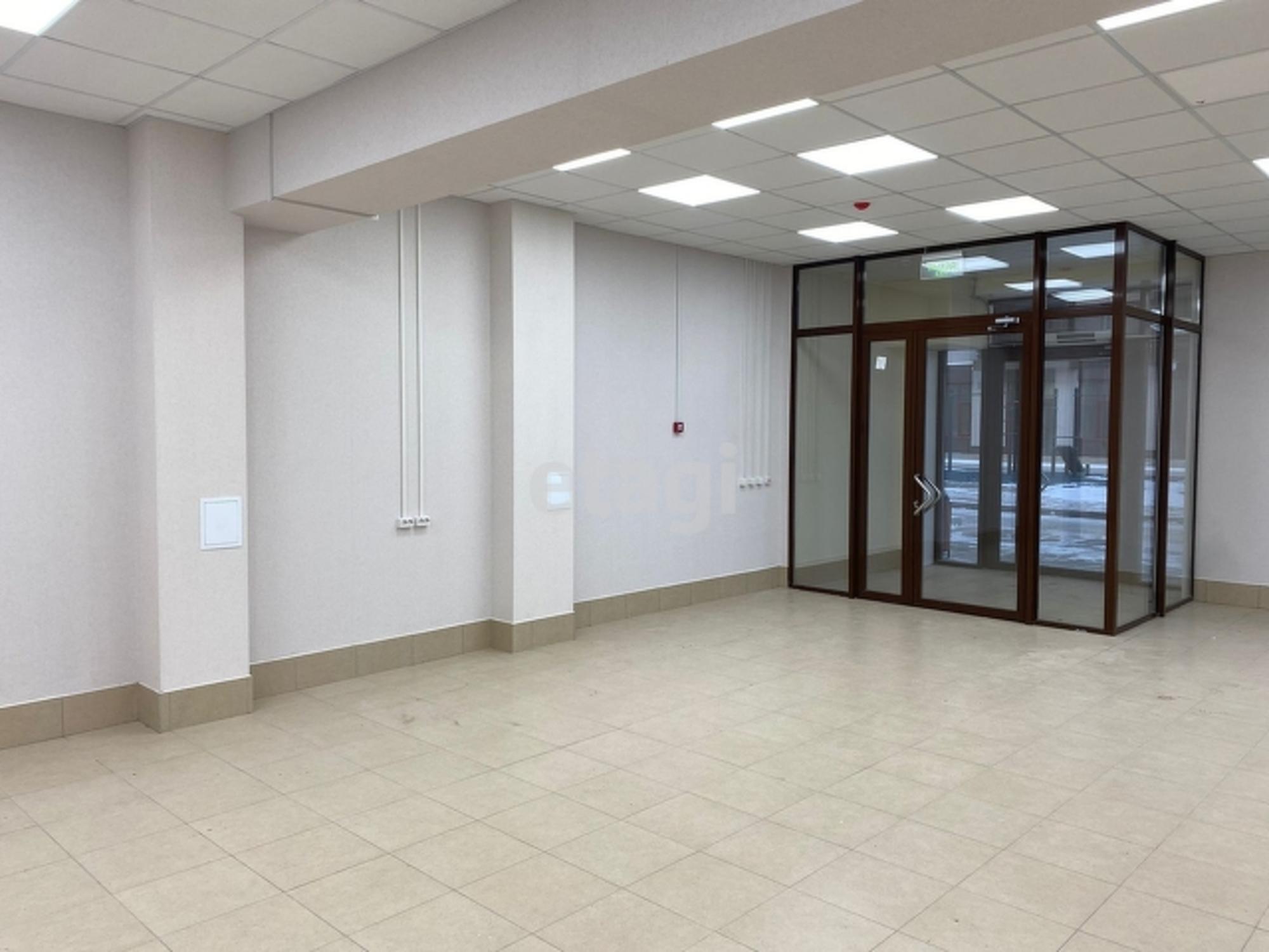 Сдать торговое помещение за 115 000 рублей на проспект им. газеты Красноярский Рабочий