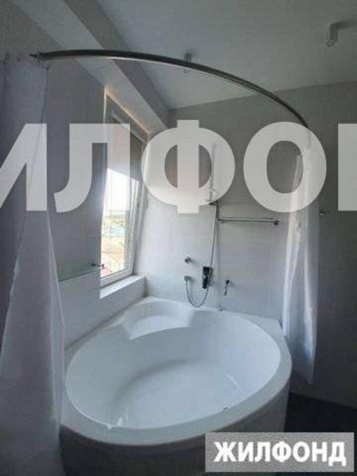 3-комн квартира Гастелло улица, д.28к1