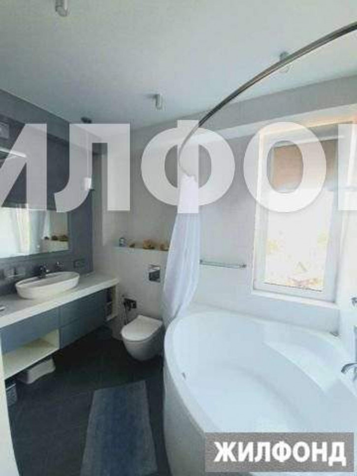 3-комн квартира Гастелло улица, д.28к1