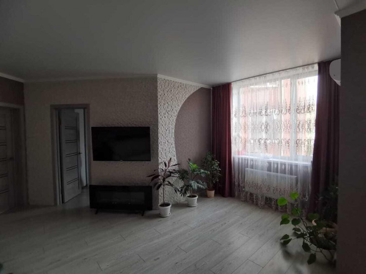 4-комн квартира улица Крылова, 113