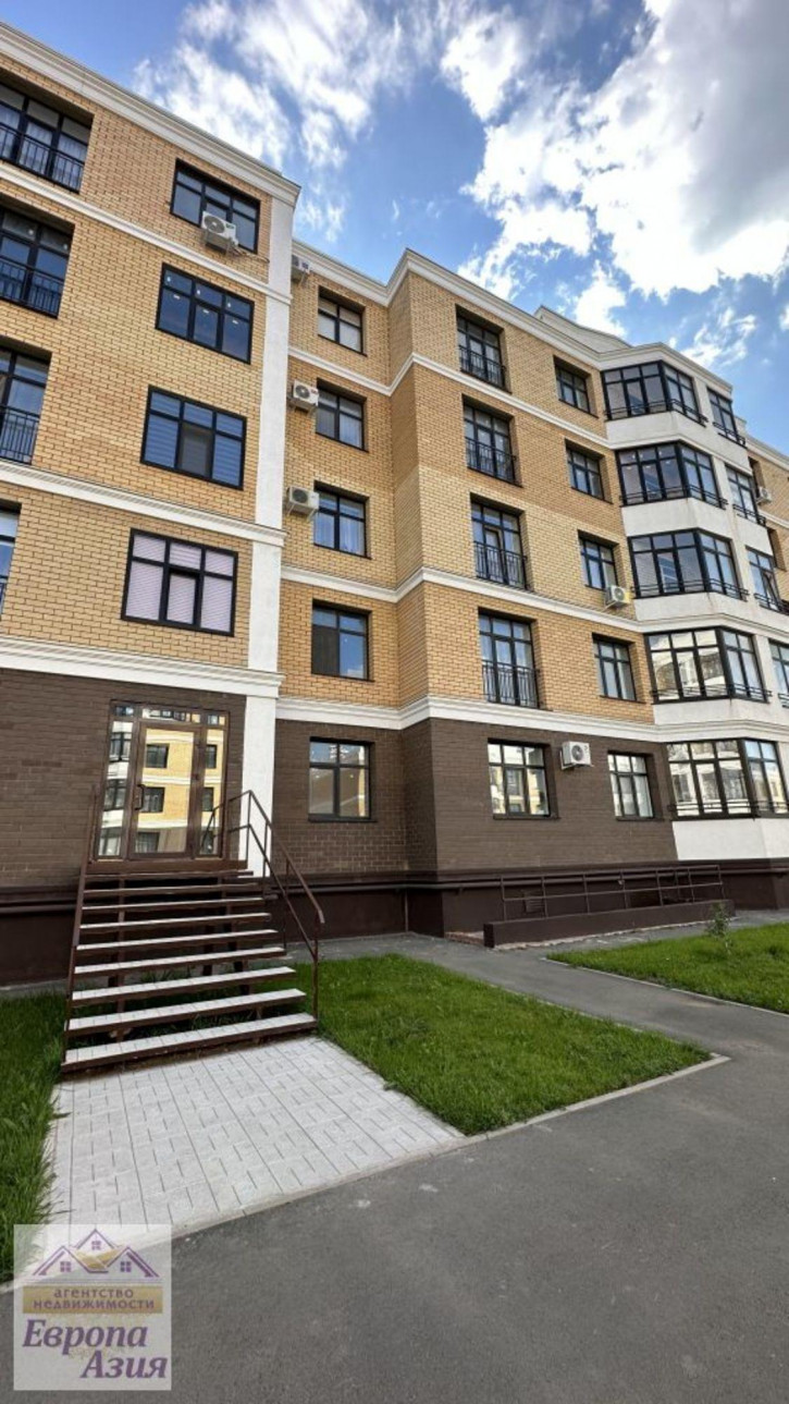 3-комн квартира Ильи Глазунова ул, 2