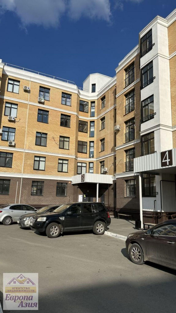 3-комн квартира Ильи Глазунова ул, 2