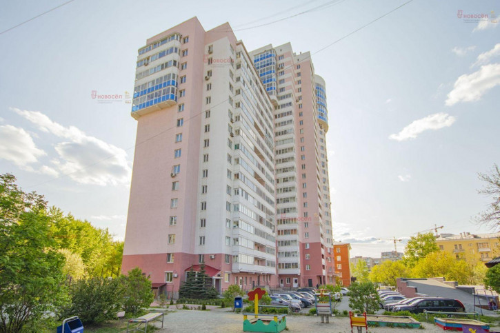 3-комн квартира Космонавтов 46/а
