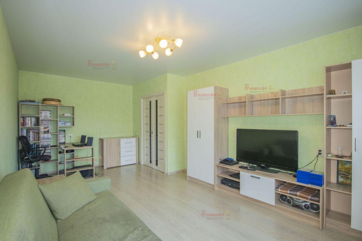 3-комн квартира Есенина 4