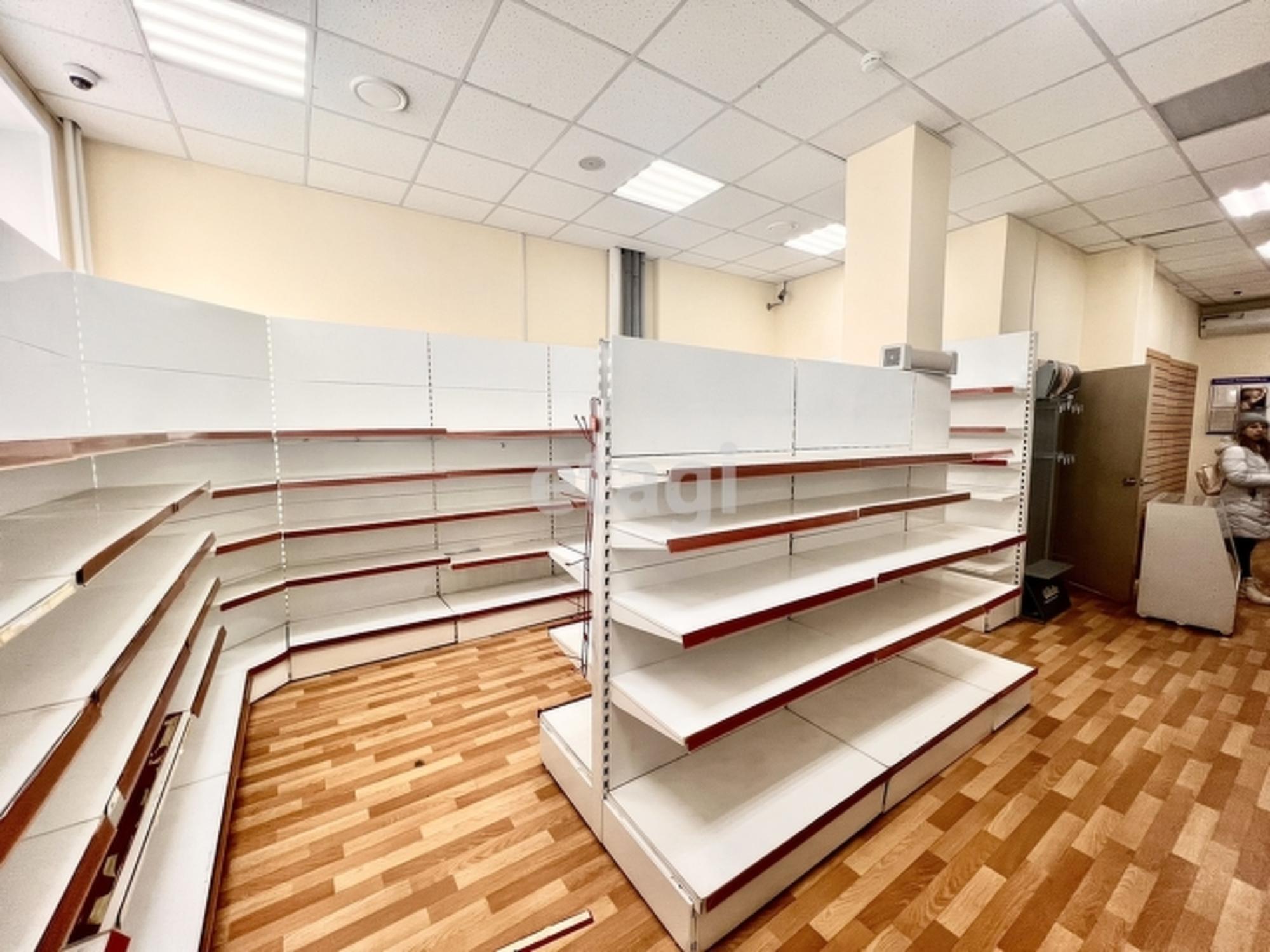 Купить торговое помещение за 6 000 000 рублей на Норильская улица