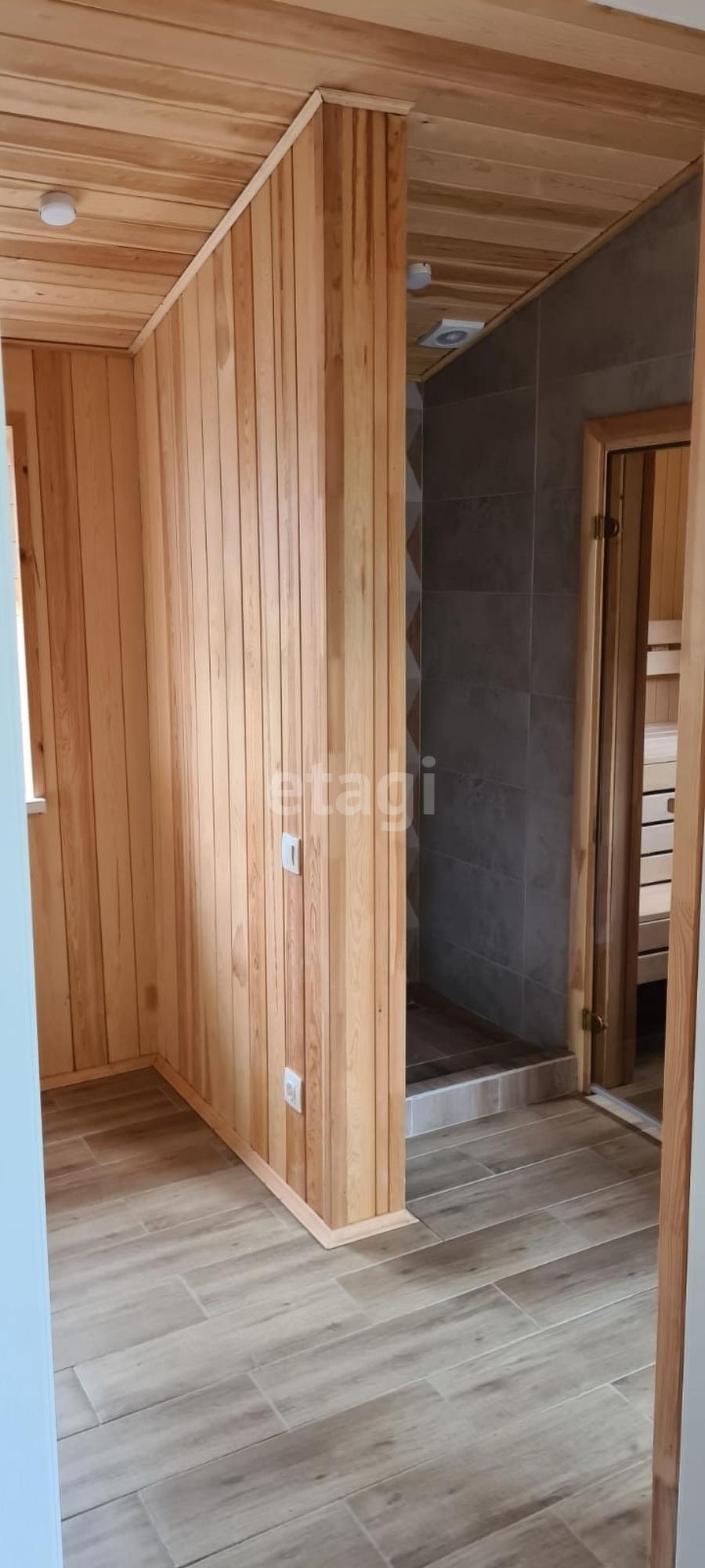Купить дачу, дом, коттедж за 12 500 000 рублей на Озерный посёлок-парк