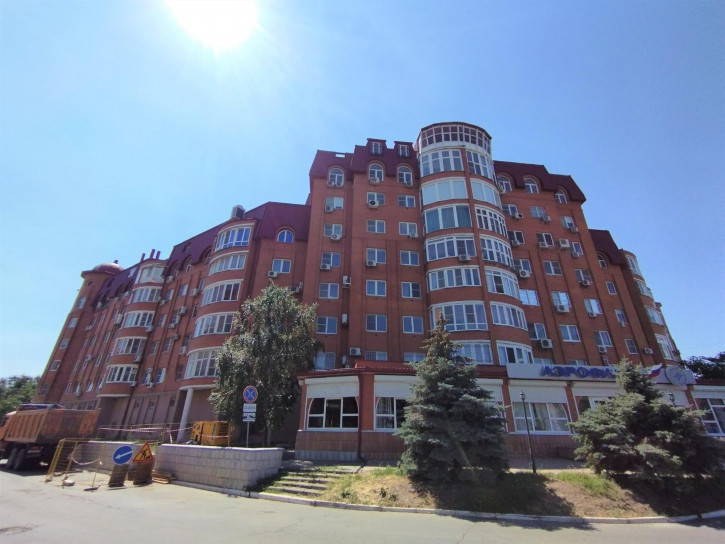 3-комн квартира г. Астрахань, Кировский район, проспект Губернатора Анатолия Гужвина 3