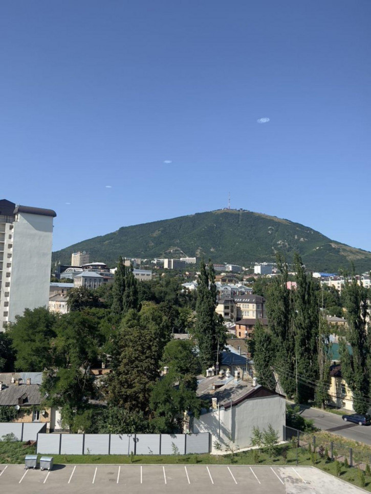 2-комн квартира Крайнего ул, 74