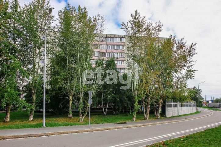 3-комн квартира Республики, 221