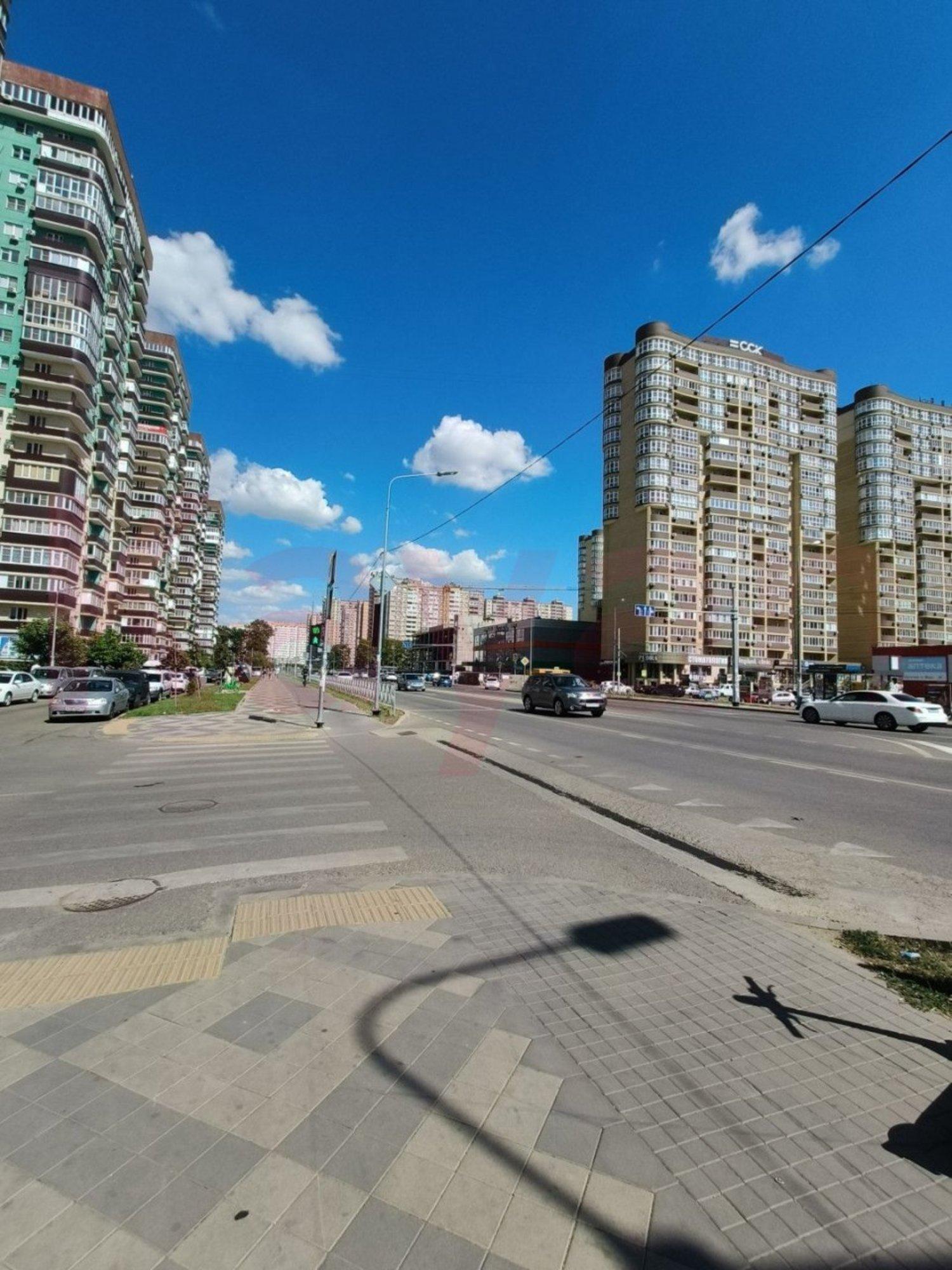 Сдать торговое помещение за 320 000 рублей на им. 40-летия Победы ул.