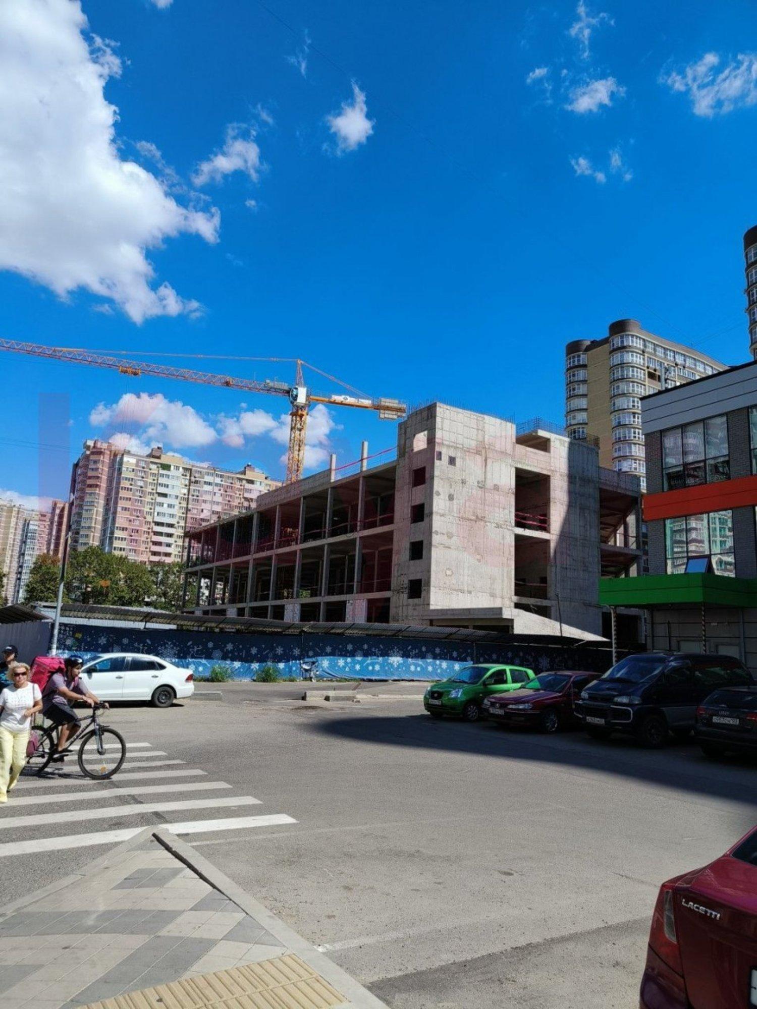 Сдать торговое помещение за 1 750 000 рублей на им. 40-летия Победы ул.