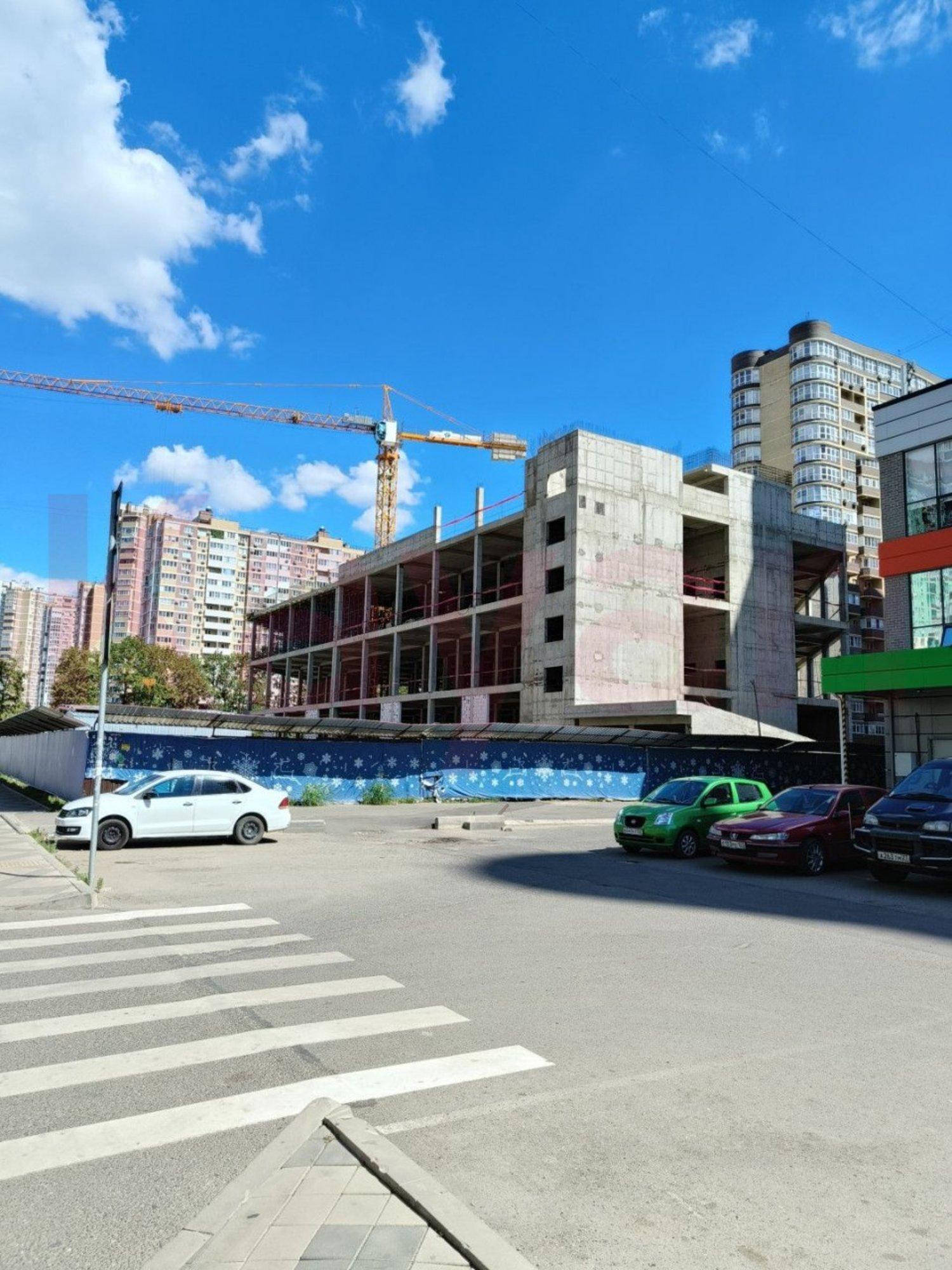 Сдать торговое помещение за 320 000 рублей на им. 40-летия Победы ул.