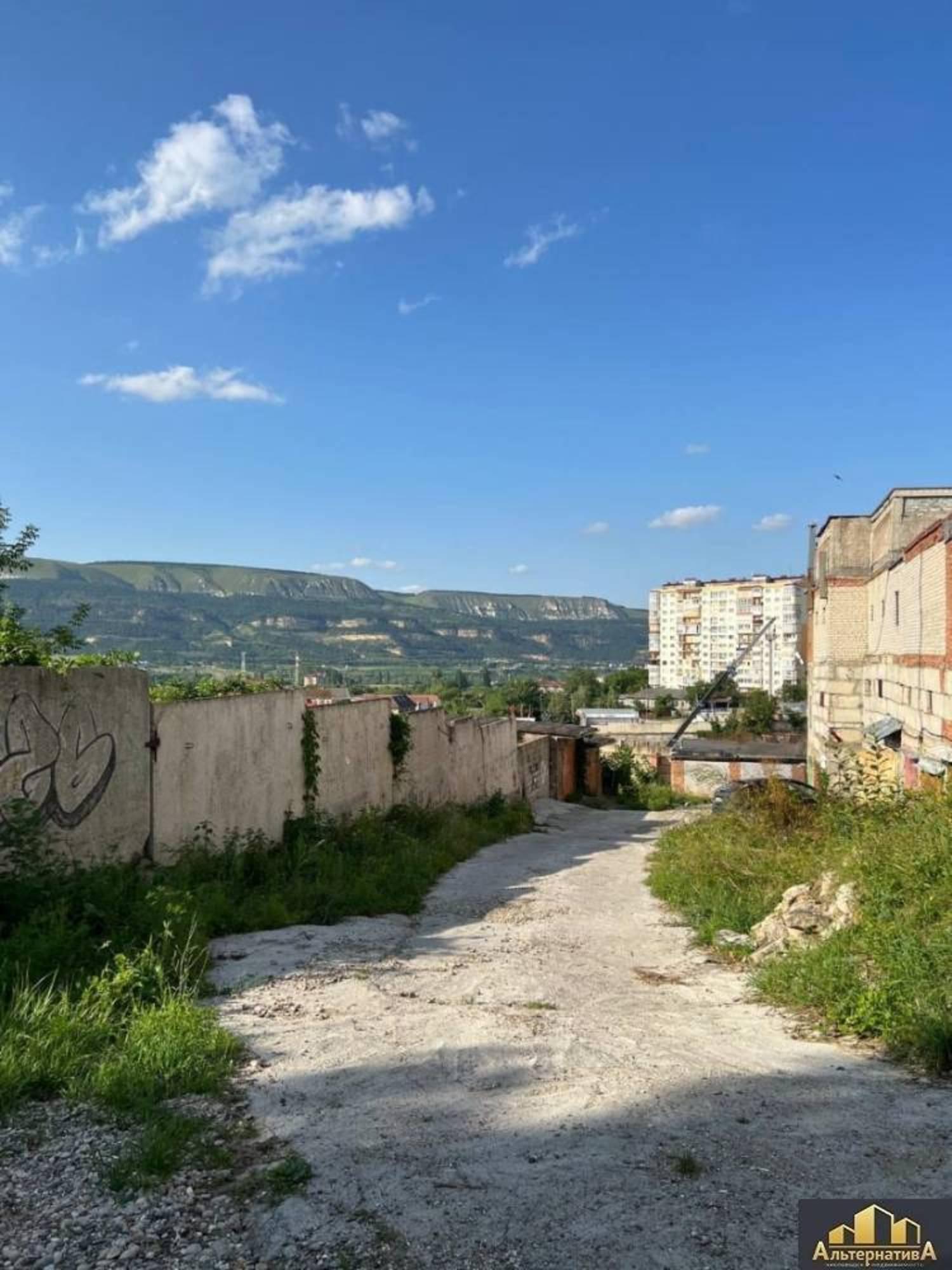 Купить гараж, место в паркинге за 1 700 000 рублей на Титова ул.