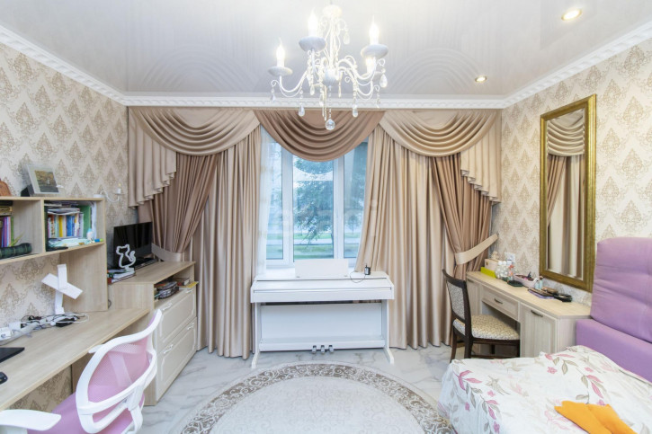 3-комн квартира Немцова, 71