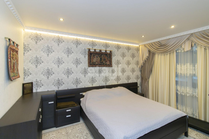 3-комн квартира Немцова, 71