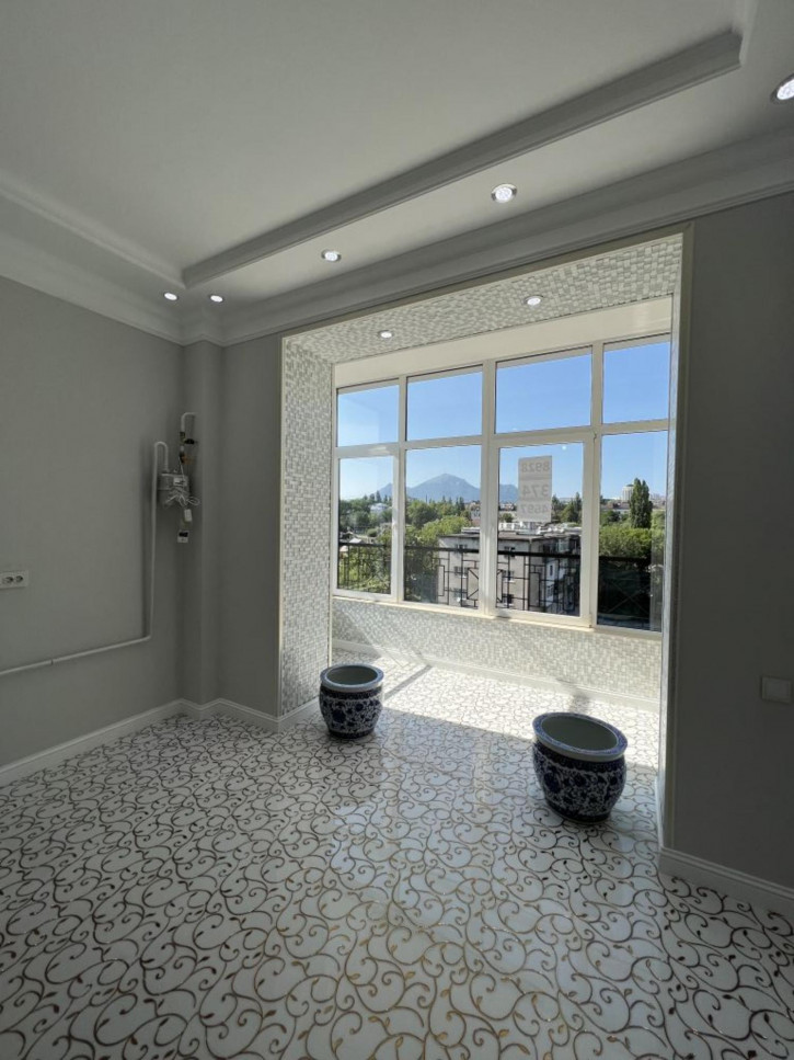 2-комн квартира Крайнего ул, 74