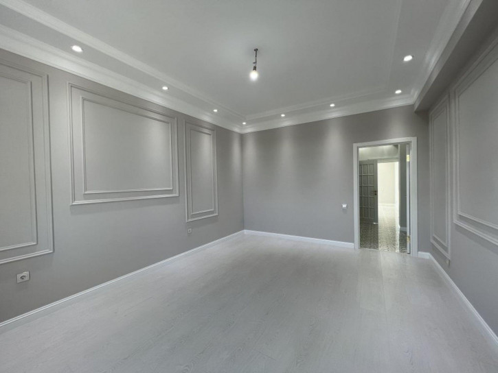 2-комн квартира Крайнего ул, 74