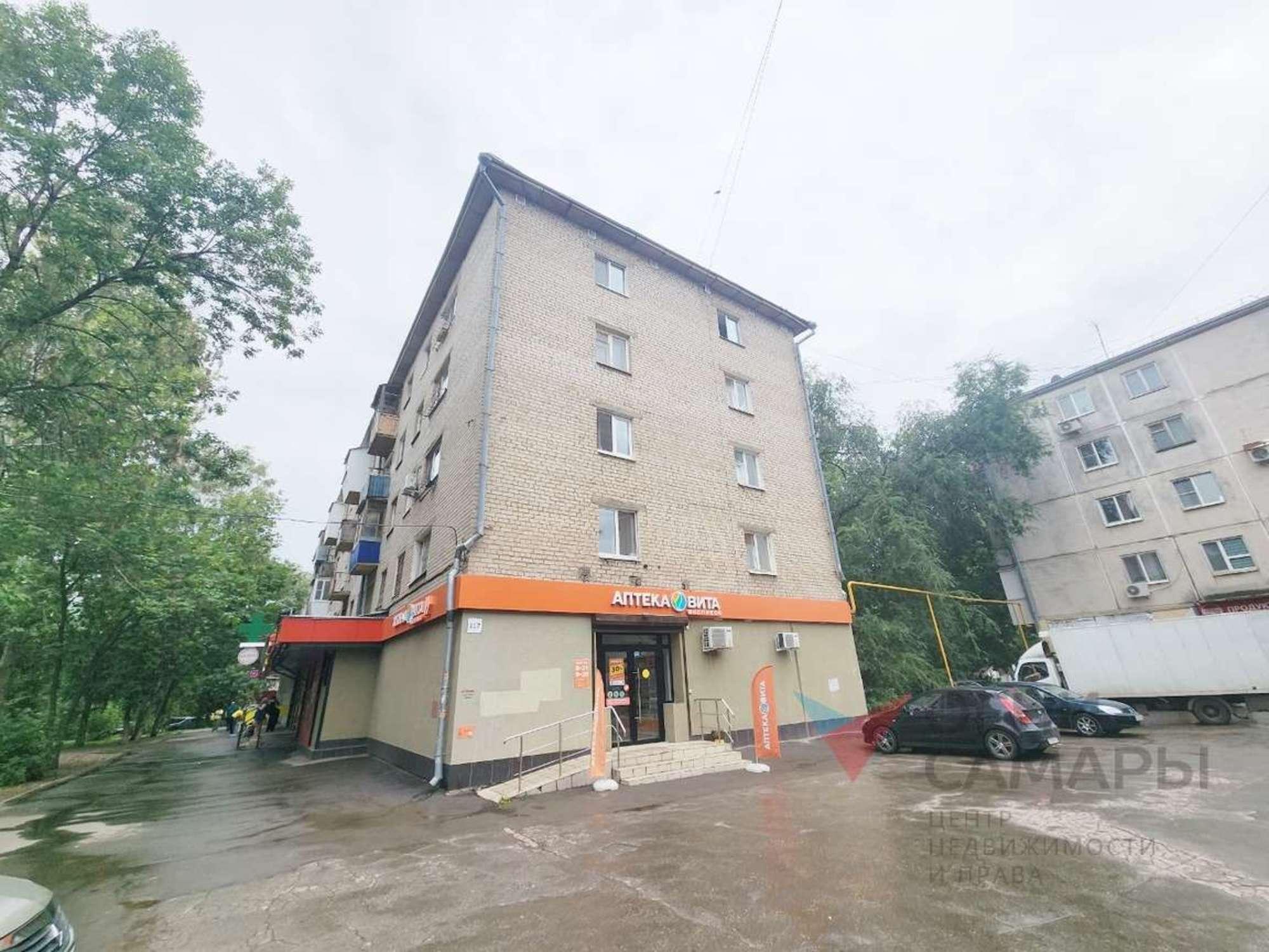 Купить торговое помещение за 24 300 000 рублей на Мориса Тореза улица, 99