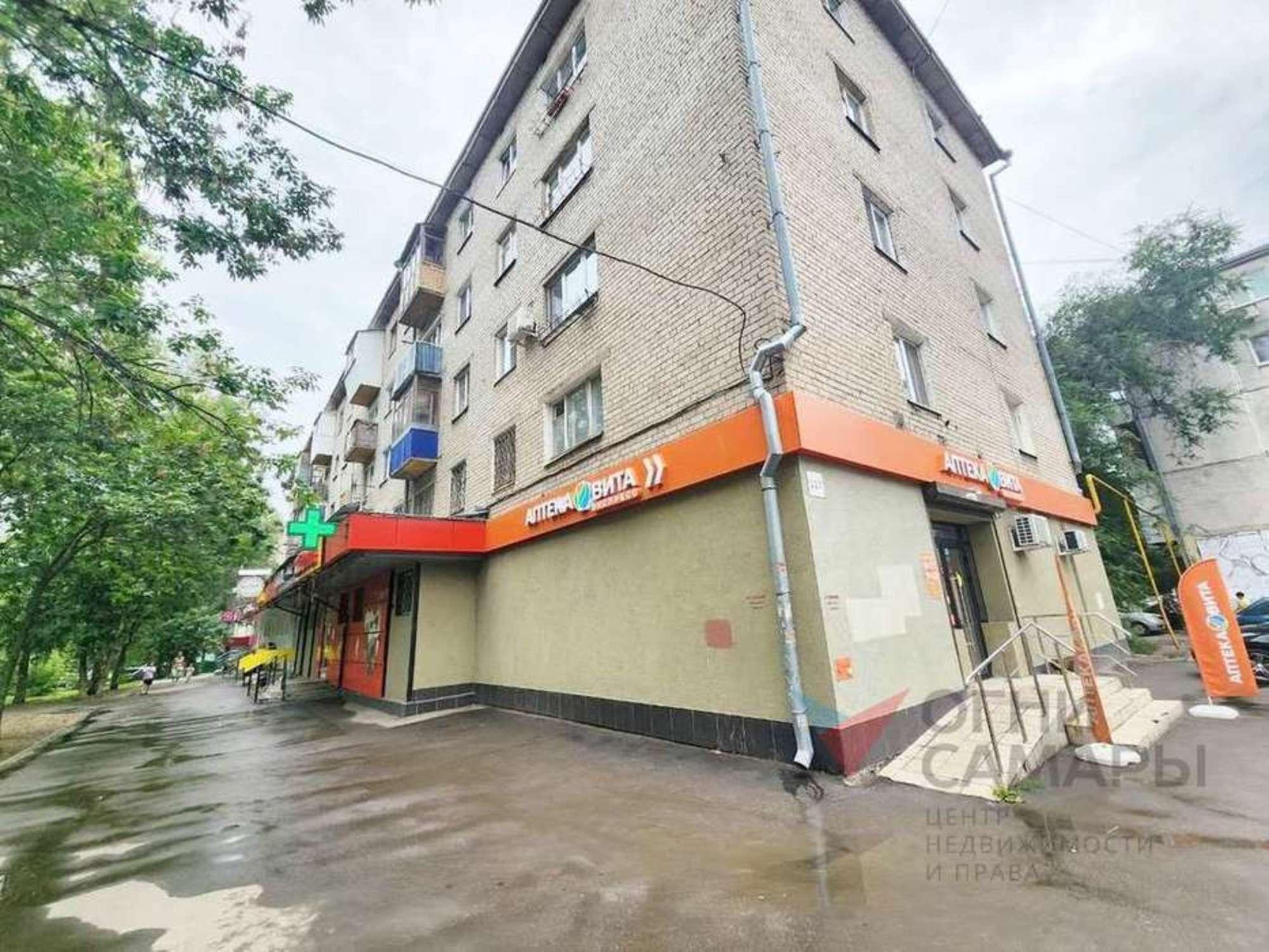 Купить торговое помещение за 24 300 000 рублей на Мориса Тореза улица, 99