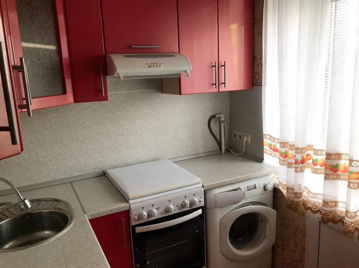 3-комн квартира Дзержинского пр-кт, 8 а