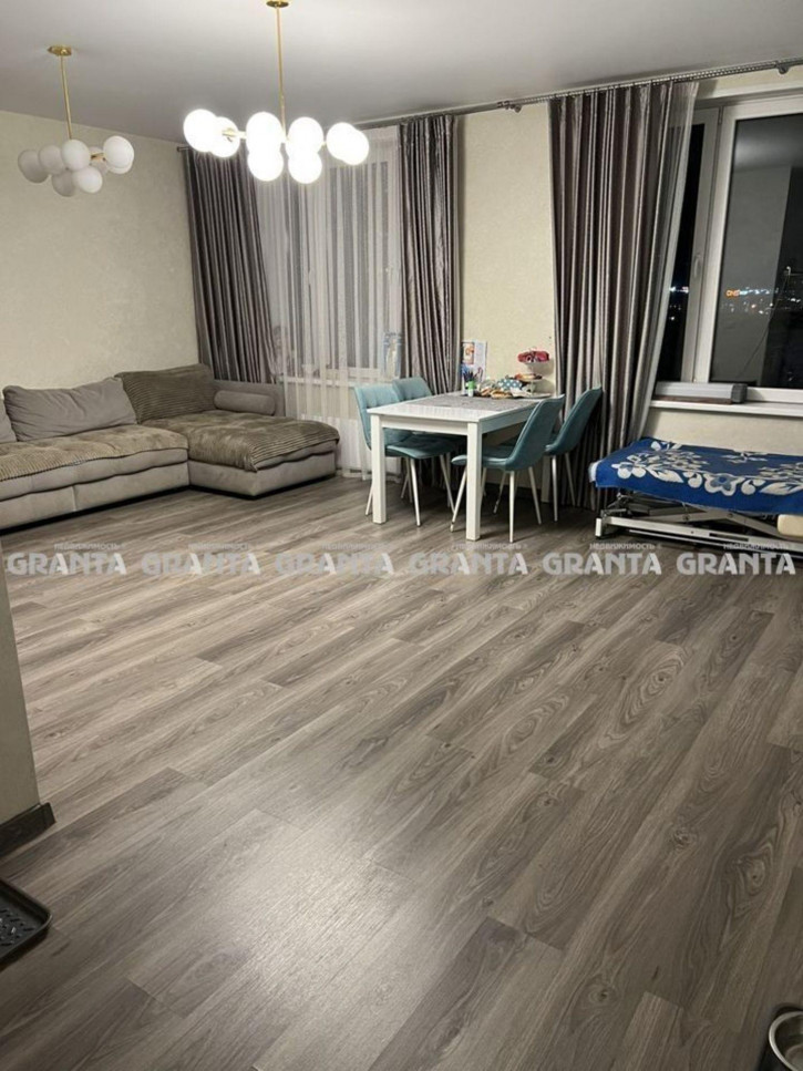 4-комн квартира ул Алексеева, 34