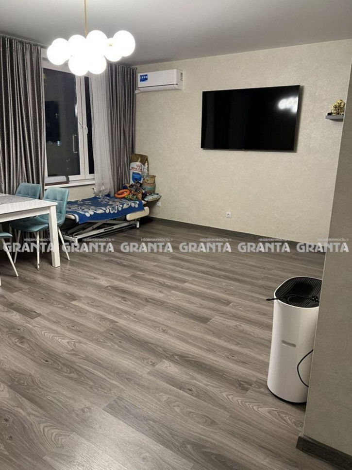 4-комн квартира ул Алексеева, 34