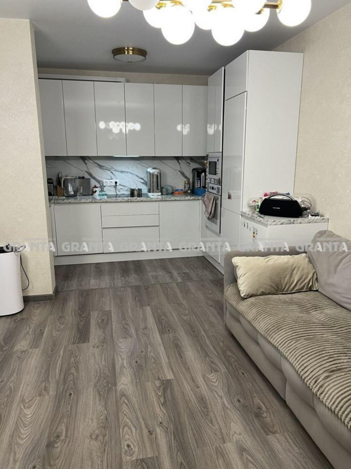 4-комн квартира ул Алексеева, 34