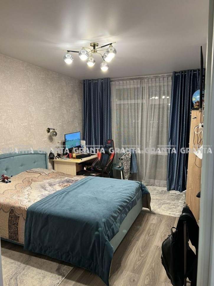 4-комн квартира ул Алексеева, 34